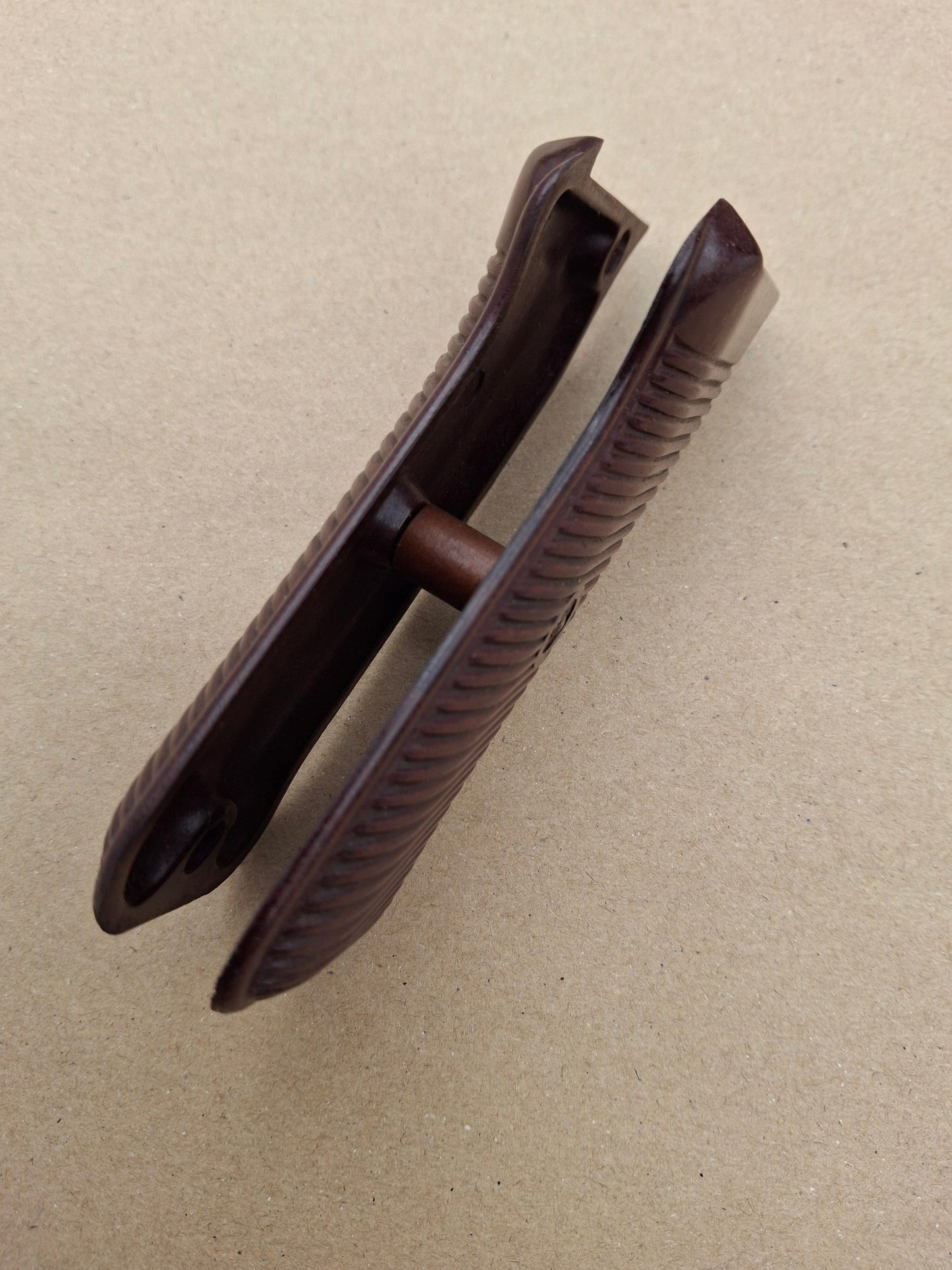 CGP MP38 / MP40 Griffschalen Paar , Bakelit - WK2 "gbm"