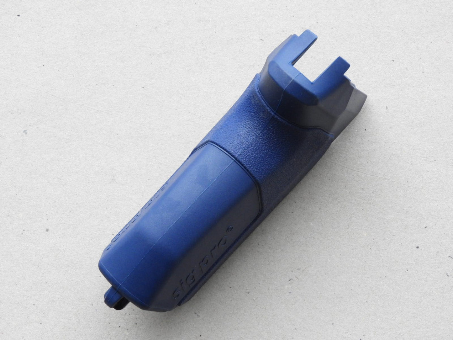 Sig Sauer Sig Sauer Sig Pro Griffschalen , kobaltblau mit Riemenöse , gummiamiert