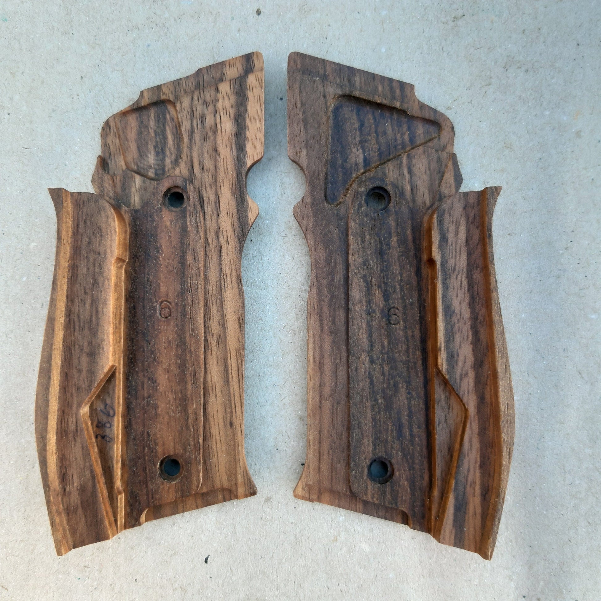 Sig Sauer Sig Sauer P226 X-Serie SAO Holzgriffschalen Nussbaum - ergonomisch