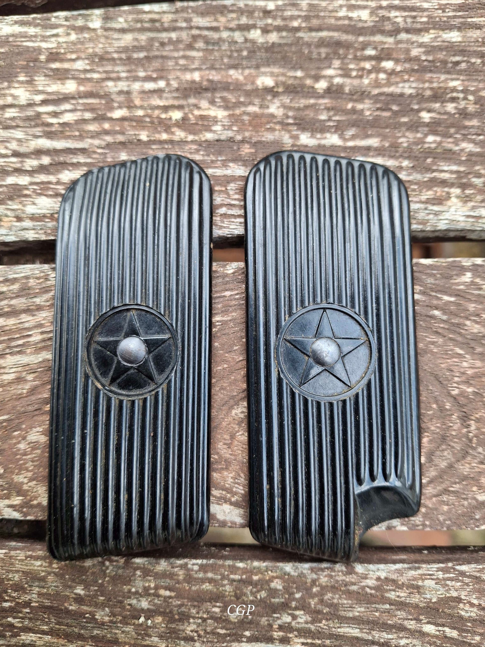Waffenteile Tokarev TT33 Griffschalen , russisch