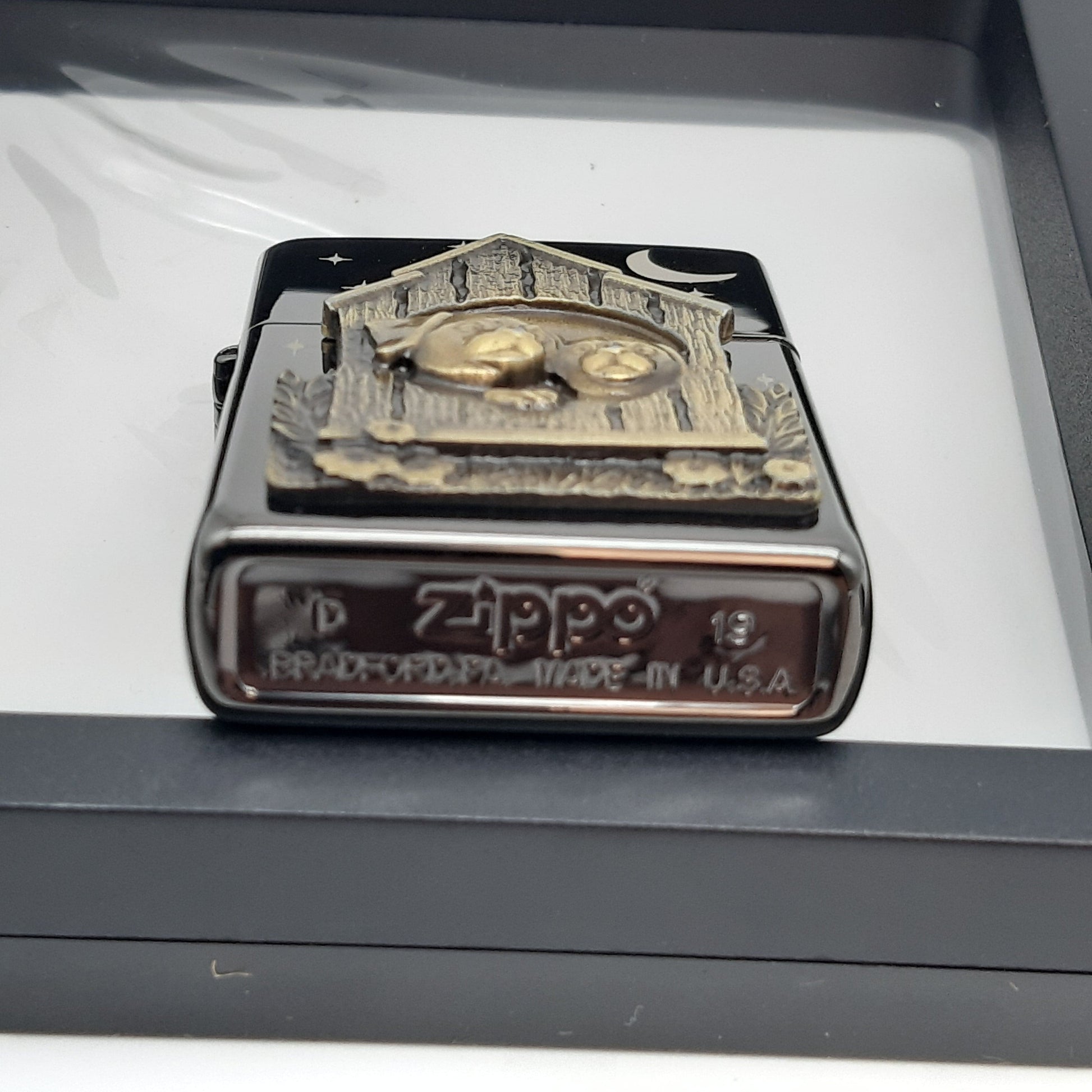 Zippo Zippo Benzinfeuerzeug  Dog House - Limited Edition XXXX/1000